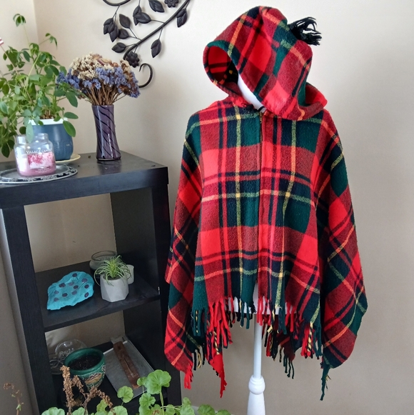 country place Jackets & Blazers - Vtg Country Place Red and Green Plaid Hooded Poncho